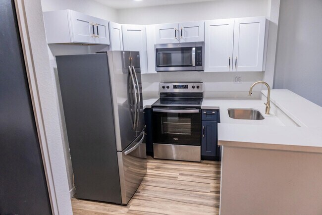 Foto del edificio - 2301 E University Dr