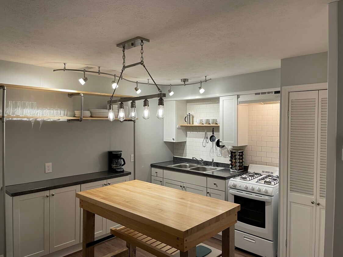 Foto principal - 314 W 8th St