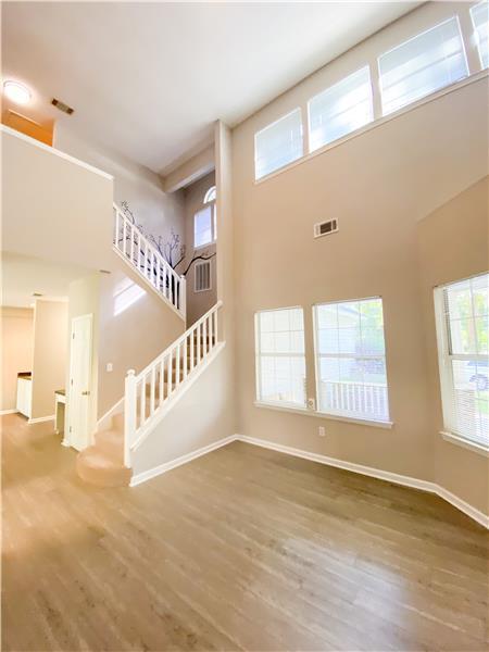 Building Photo - 1 Lantern Ln