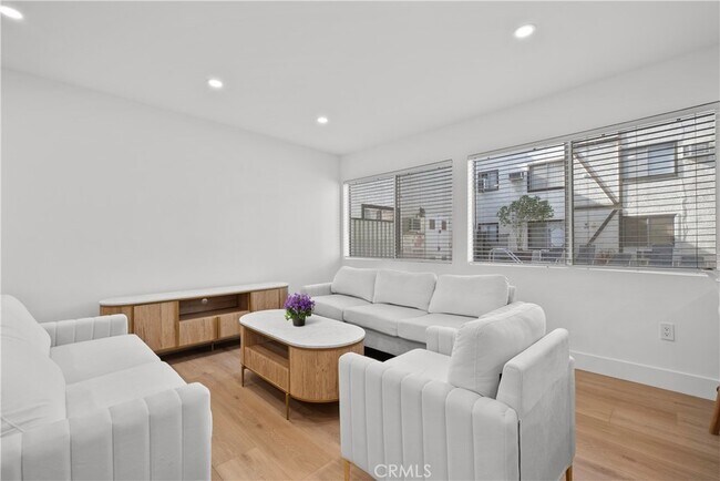 Foto del edificio - 18530 Hatteras St