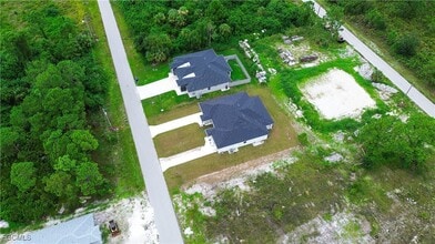 Building Photo - 873 Duplex St E