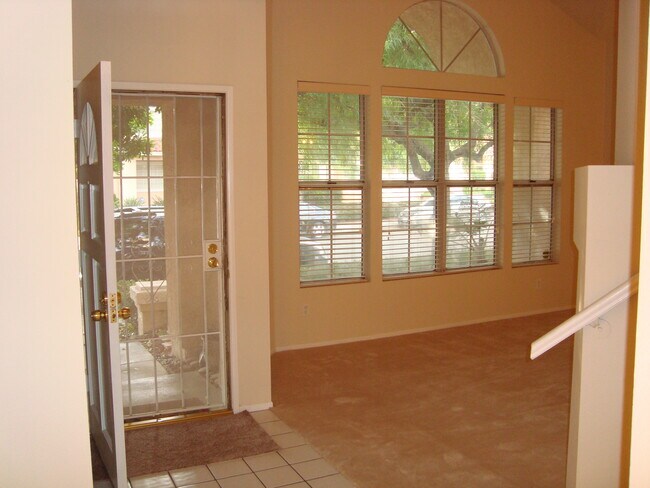 Building Photo - 2911 Snow Creek Ln