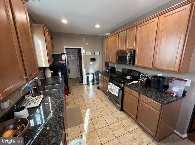 Building Photo - 35250 Balmoral Dr