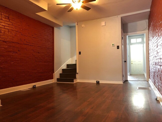 Foto del edificio - Charming 2 Bedroom/1 Bathroom Townhome in Abell, Baltimore, MD!