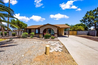 Building Photo - 2216 W Straford Dr