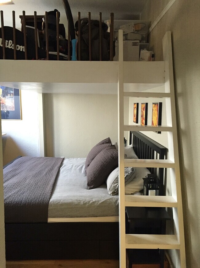 Foto del edificio - 2404 Stuart St