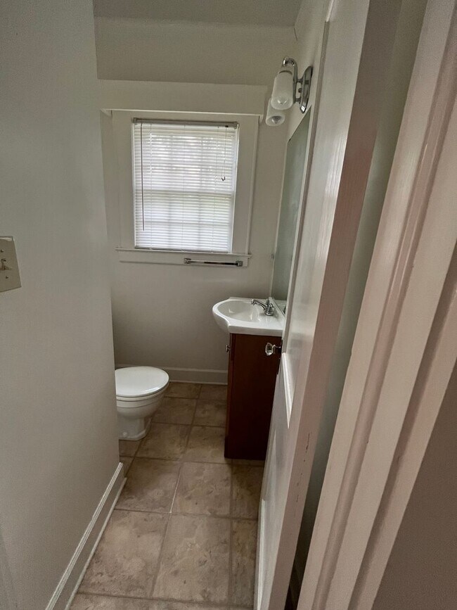 Building Photo - Three-Four Bedroom House on Wake Forest Hw...