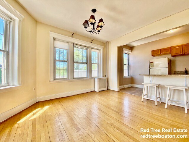 Foto del edificio - 374 Chestnut Hill Ave