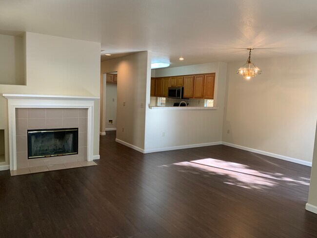 Building Photo - 1123 Vista Pointe Cir