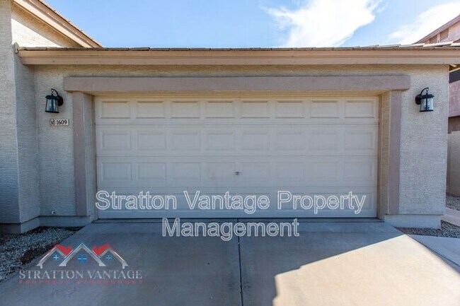 Building Photo - 1609 E Beautiful Ln