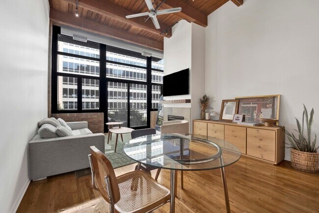 Foto del edificio - 525 W Superior St