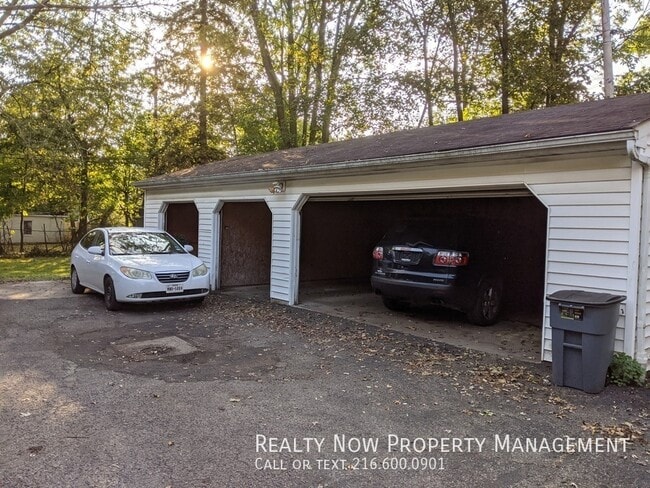 Foto del edificio - 1499 Maple Rd