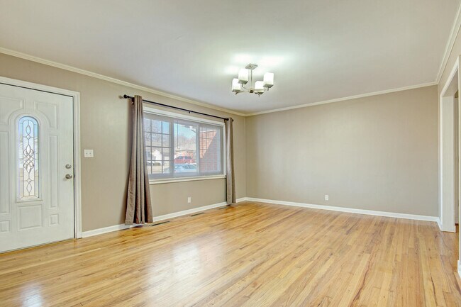 Building Photo - 2653 S Vandalia Ave
