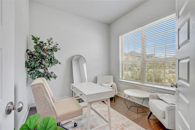 Building Photo - 2714 Sebring Cir