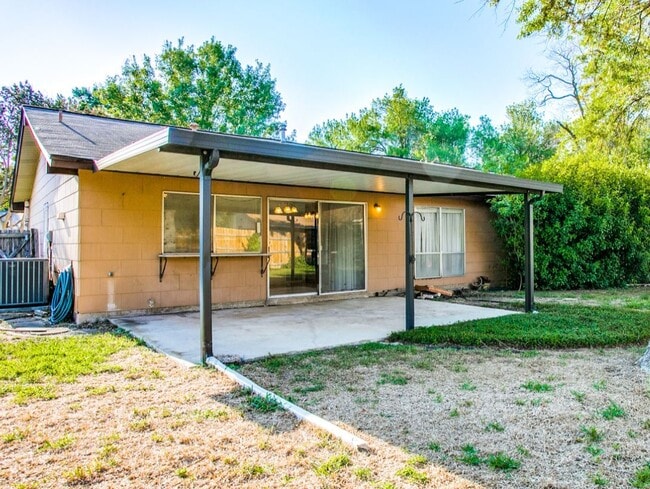 Building Photo - 12723 La Quinta St