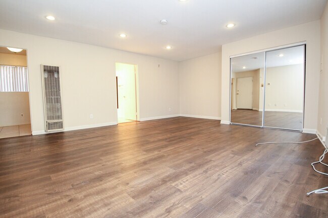 Foto del edificio - 15040 Moorpark St