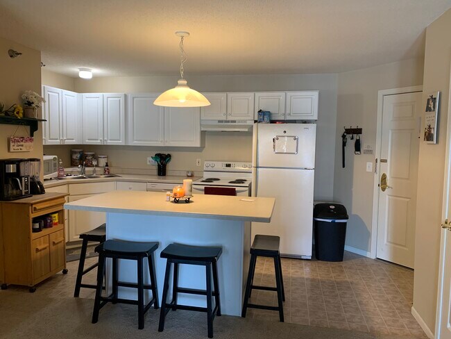 Foto del edificio - 883 37th Ave NW