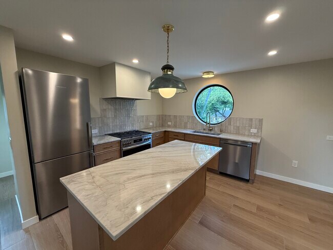 Foto del edificio - 5780 Violeta Ave