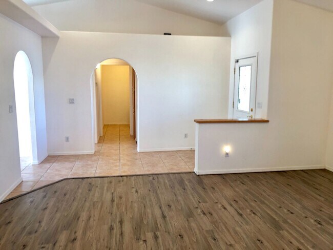 Building Photo - Great Home 3 Bedroom Home in Beautiful Nei...