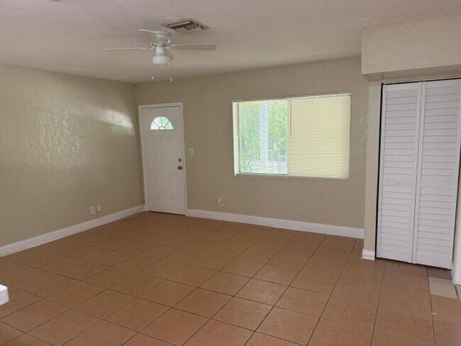 Foto del edificio - 1200 NW 7th Terrace
