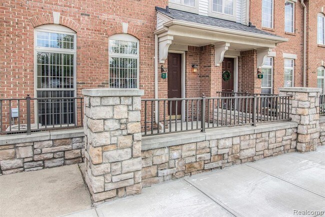 Building Photo - 7 N Squirrel Rd