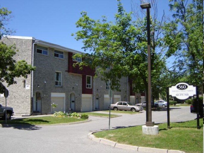 Creekside Townhomes 560570 Waverly St N Oshawa, ON