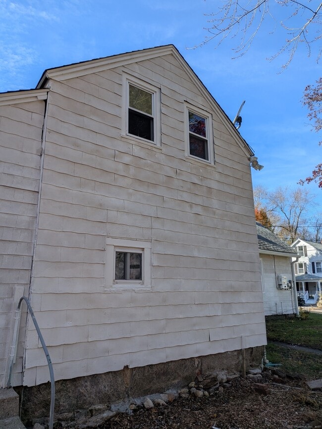 Building Photo - 30 Bridge St