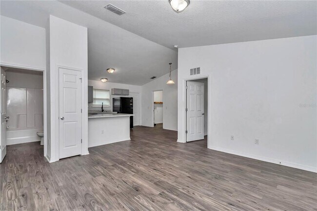 Foto del edificio - 460 Locust Rd