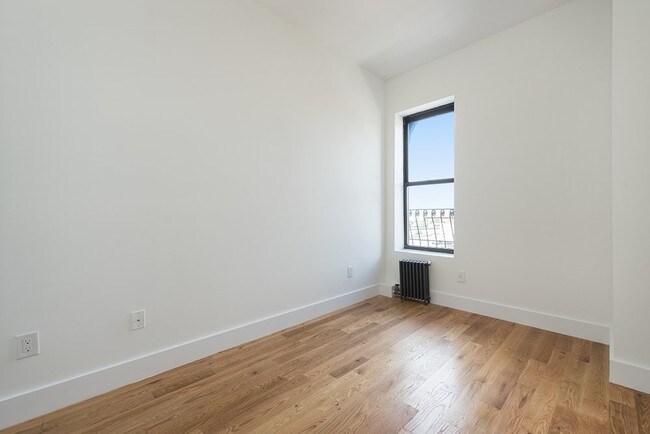 Building Photo - 316 57th St