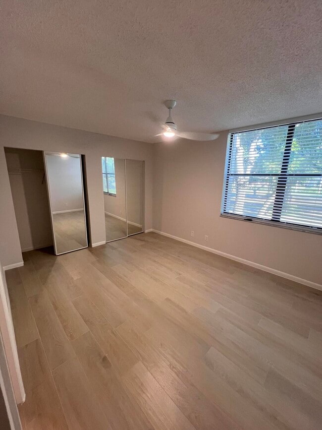 Building Photo - 955 Egret Cir