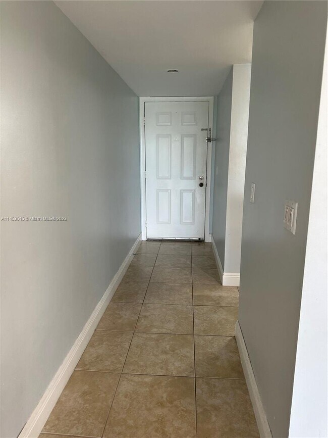 Building Photo - 1516 Whitehall Dr