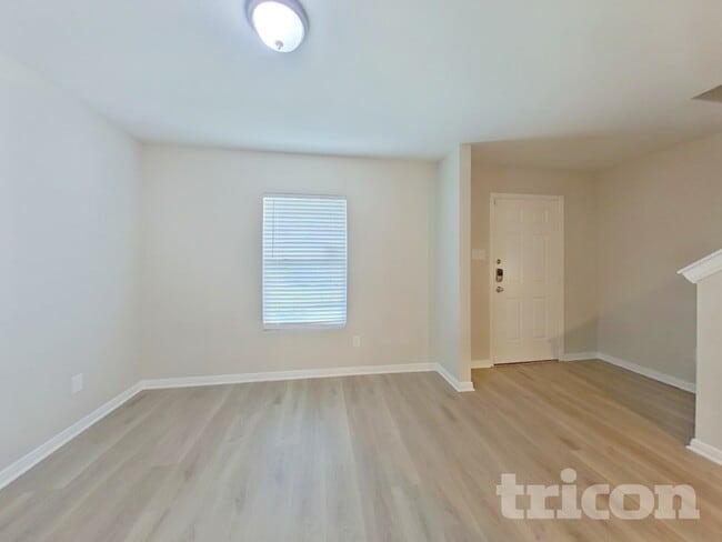 Building Photo - 10122 Cerritos dr