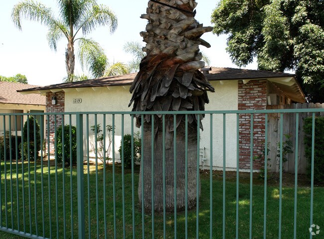 Foto del edificio - El Dorado Ave Apartments
