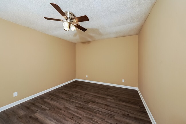 Building Photo - 3015 Apple Valley Ln