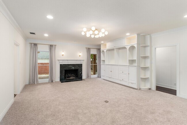 Foto del edificio - 6002 Ascot Cove