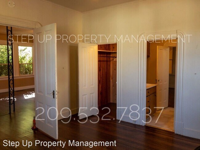 Building Photo - 2 br, 1 bath House - 582 Olive St