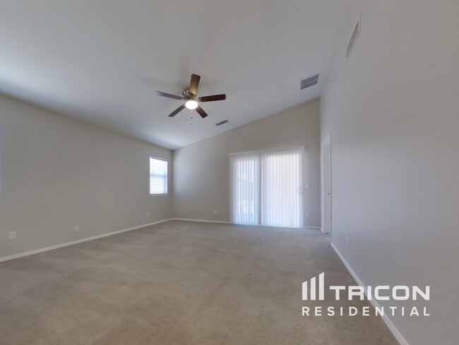 Foto del edificio - 10821 W Elm Ln