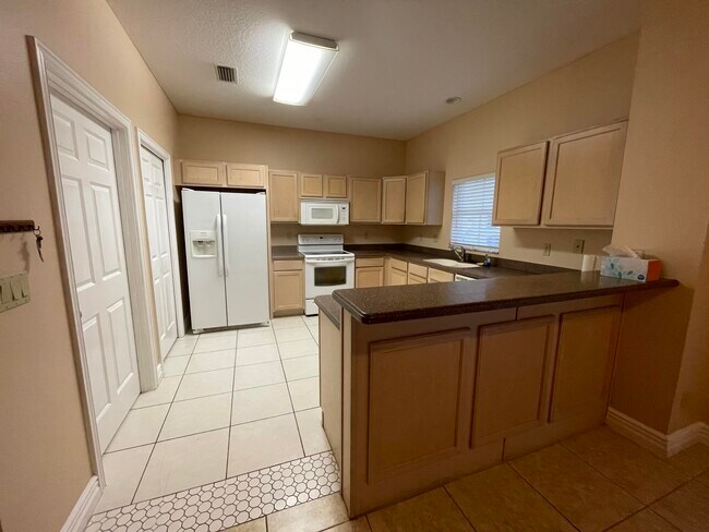 Building Photo - 629 Cedar Side Cir NE