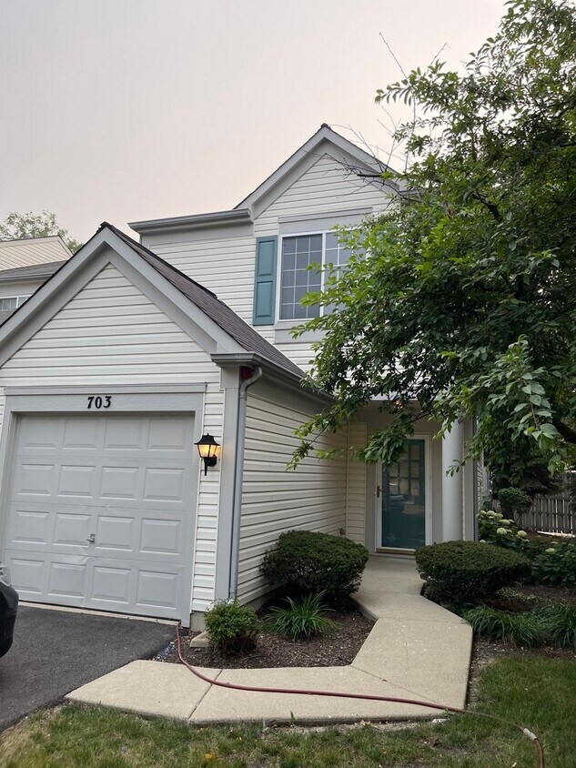 Foto principal - 703 Blossom Ct