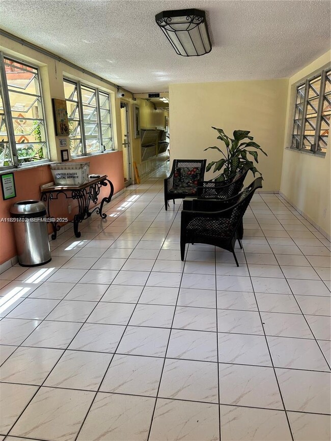 Building Photo - 215 SE 3rd Ave