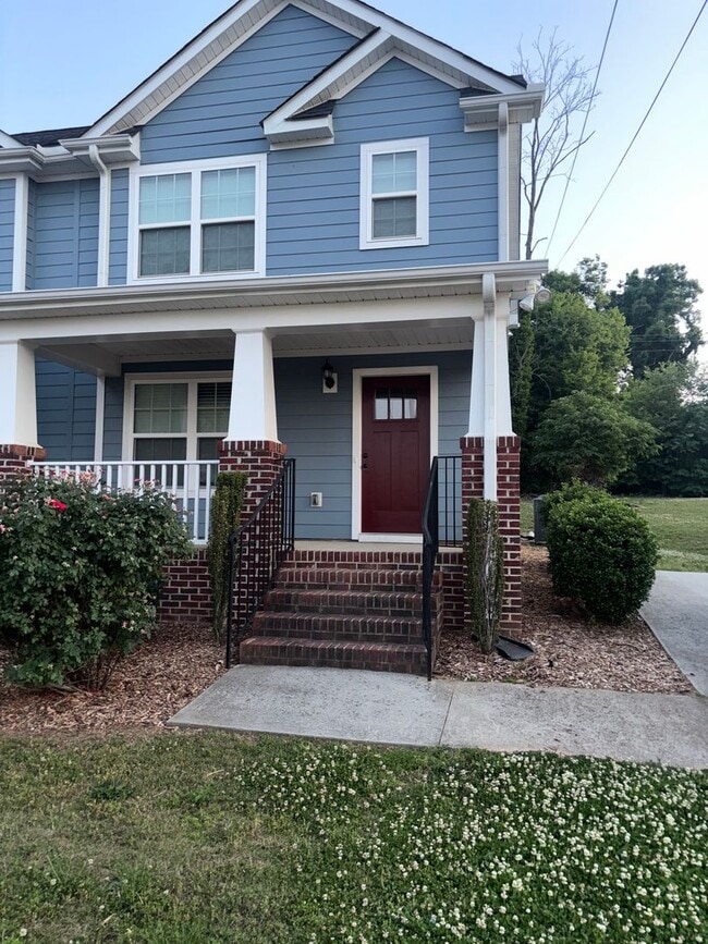Building Photo - 488 Brawley St