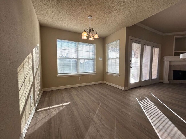 Foto del edificio - Escape to your own secluded sanctuary in this spacious Lubbock home