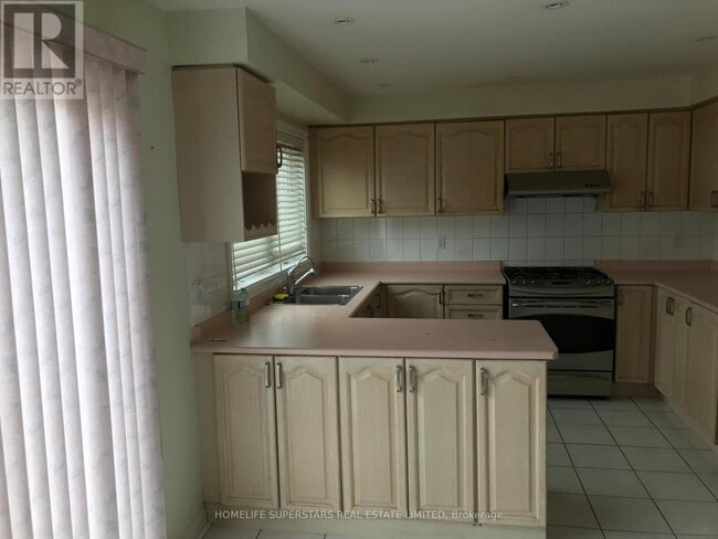 Building Photo - 54 Hollybush St