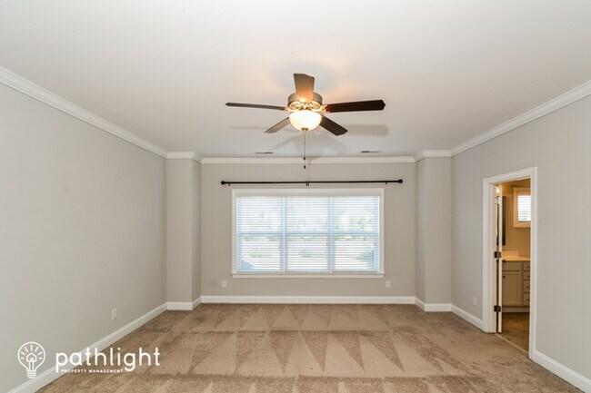 Building Photo - 2008 Temple Hills Way, Fuquay Varina, NC, ...