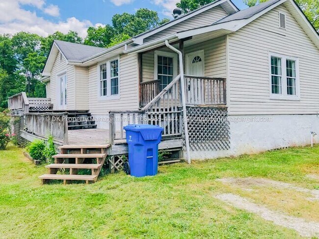 Building Photo - 3 Bedroom House near Costco!