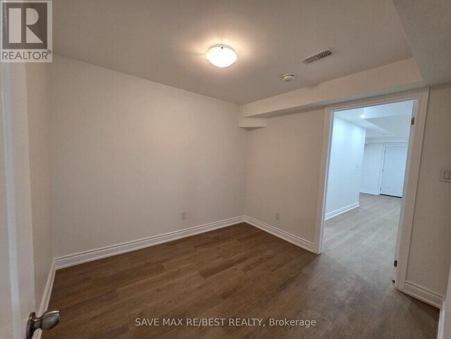 Photo du bâtiment - 55 Bushwood Trl