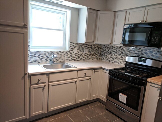 Building Photo - 220 S Oak Park Ave