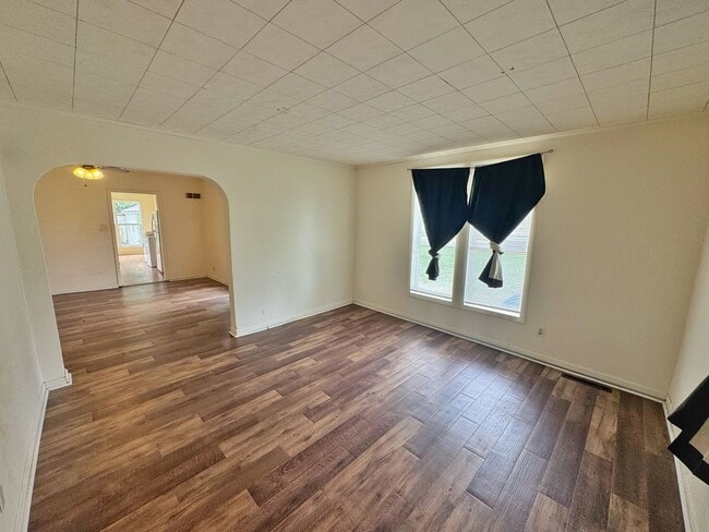 Building Photo - Classic Charm, Updated