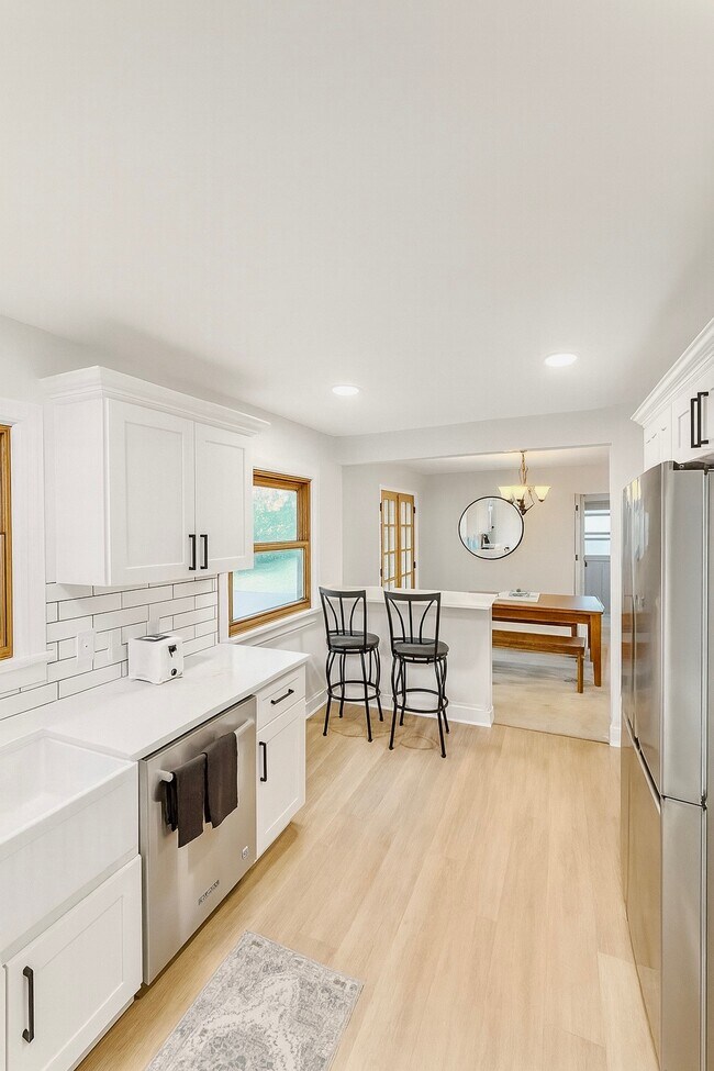 Foto del edificio - 1805 Beaconwood Ave