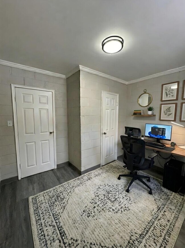 Building Photo - 303 Hay St